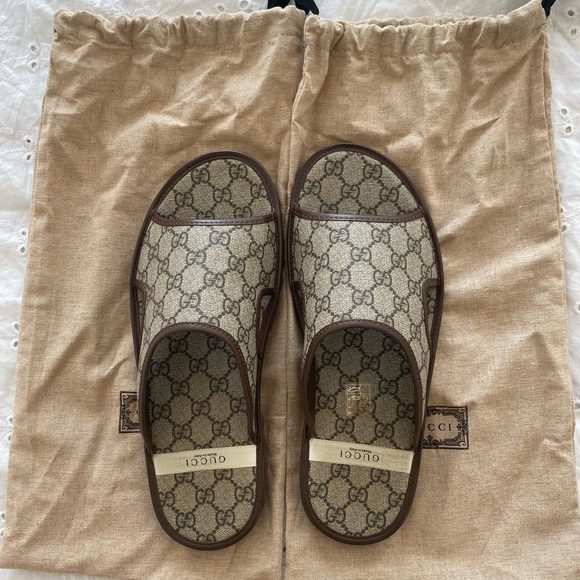 GUCCI MENS SLIDE SANDAL - Picture 8 of 10